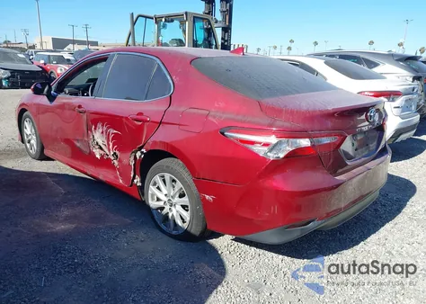 2020 Toyota Camry Le z USA, uszkodzony, nr VIN 4T1C11AK5LU312551